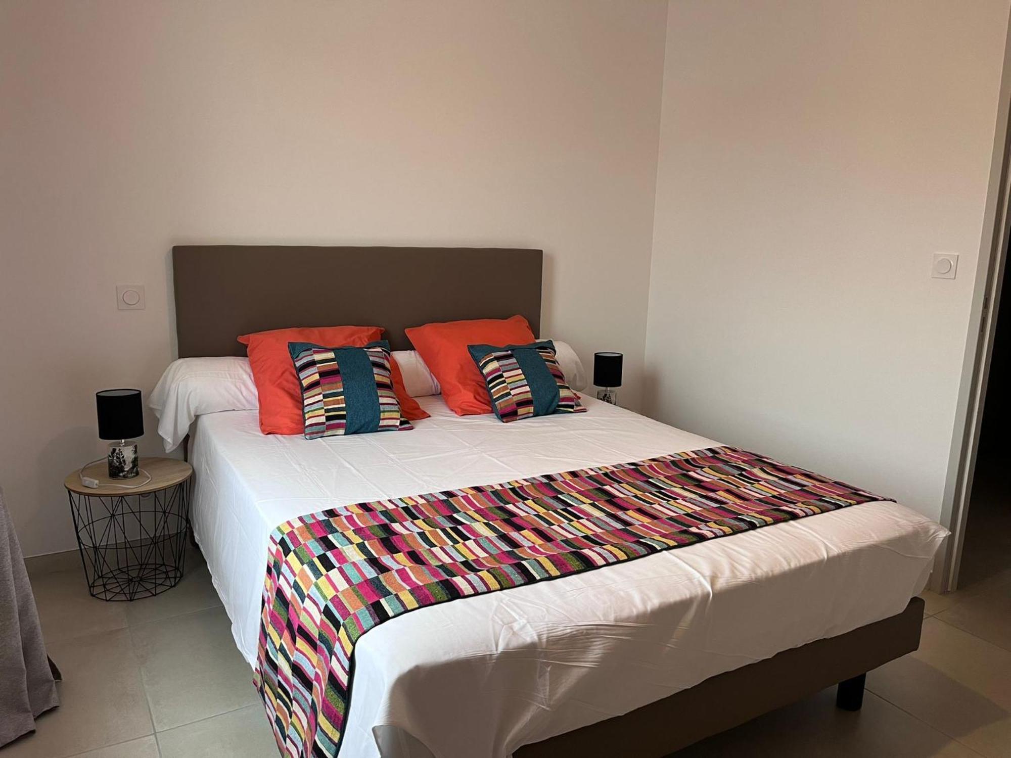 Val Des Bruyeres - Gite 15Mn Pezenas Avec Terrasse Et Cour Close - Parking Privatif Securise - Wifi Ftth Gratuit Neffies Zewnętrze zdjęcie